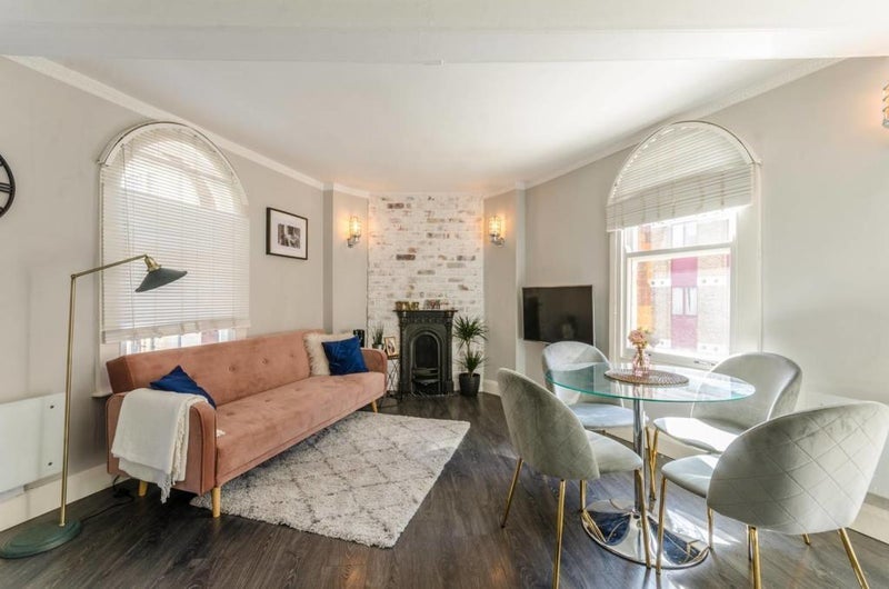 Room Commercial Street in Greater London