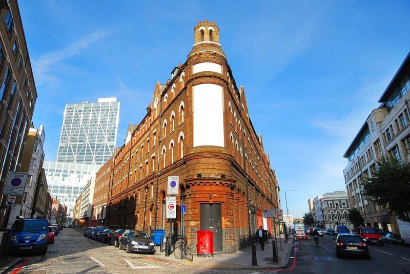 Room Commercial Street in Greater London