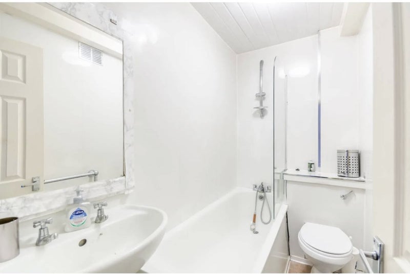 Room Edgware Road in City of Westminster