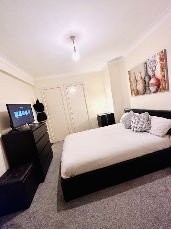 Room Edgware Road in City of Westminster