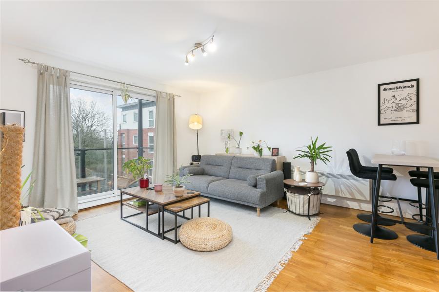 Flat Highwood Close in Greater London