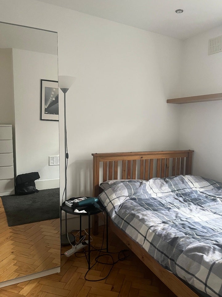 Flat Triangle Place in Greater London