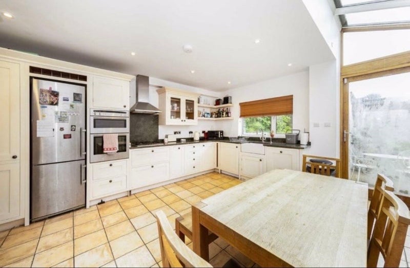 Room Beryl Road in Greater London