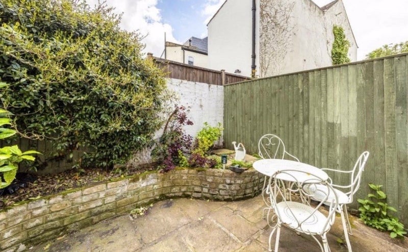 Room Beryl Road in Greater London