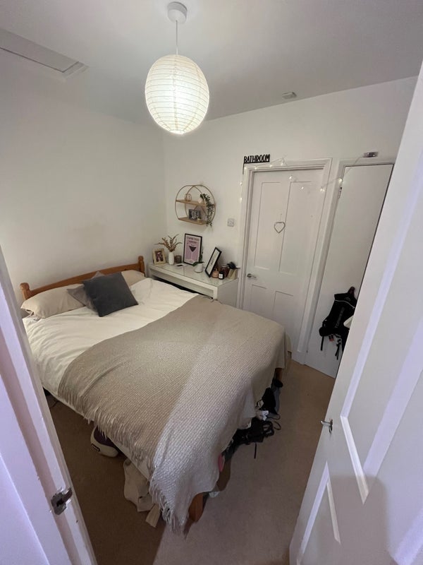 Room Beryl Road in Greater London
