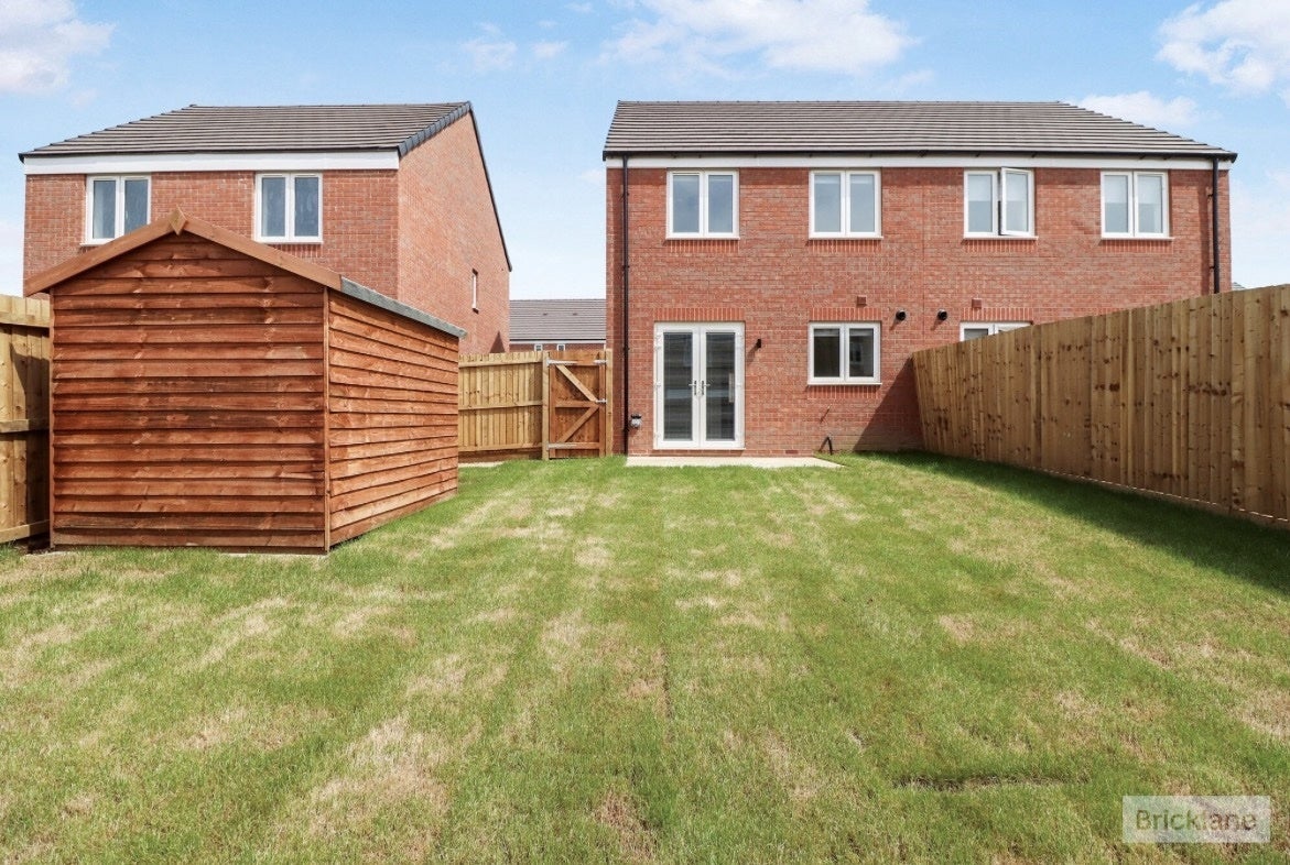 House Airfield Way in Weldon