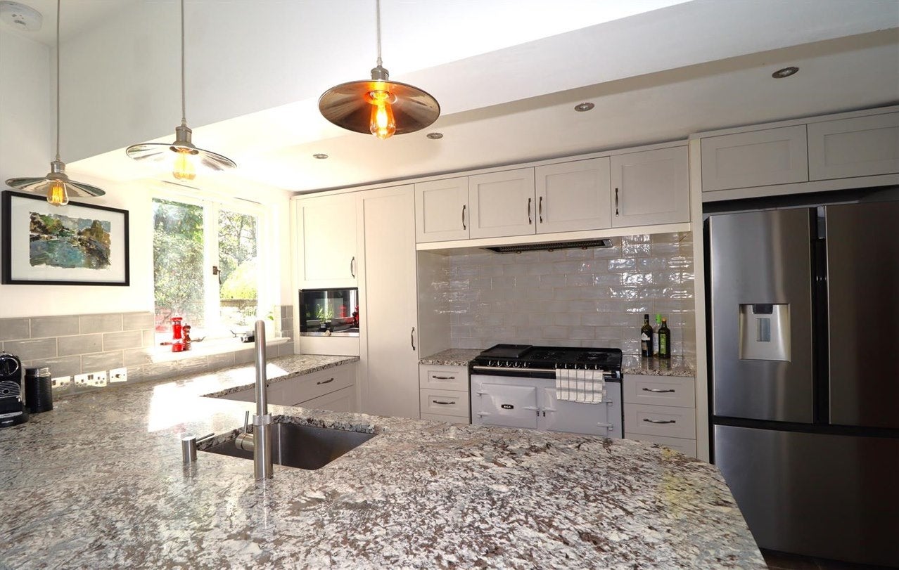 House Woodland Grove in Elmbridge