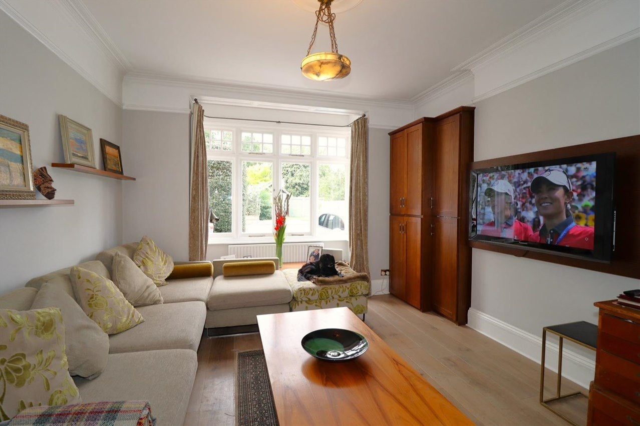 House Woodland Grove in Elmbridge