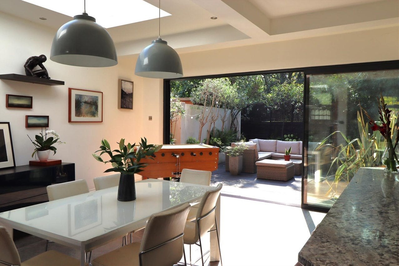 House Woodland Grove in Elmbridge