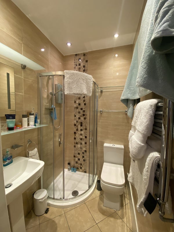 Room Fulham Palace Road in Greater London