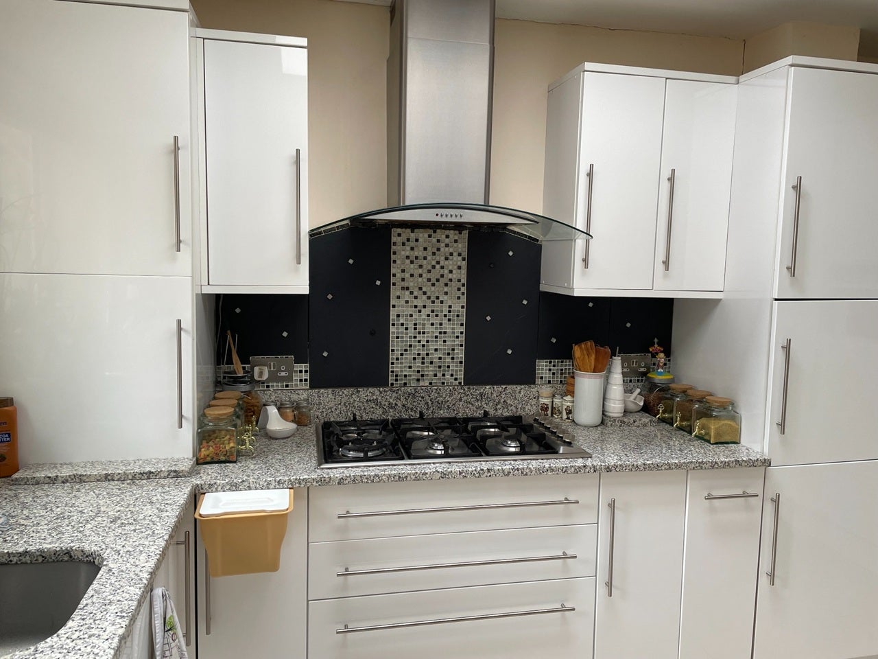 Room Silver Close in Greater London