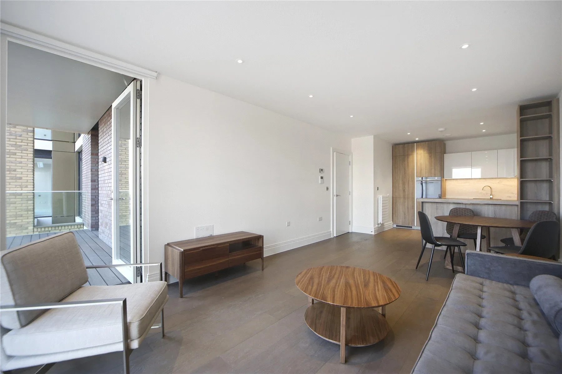 Flat Seven Kings Way in Greater London
