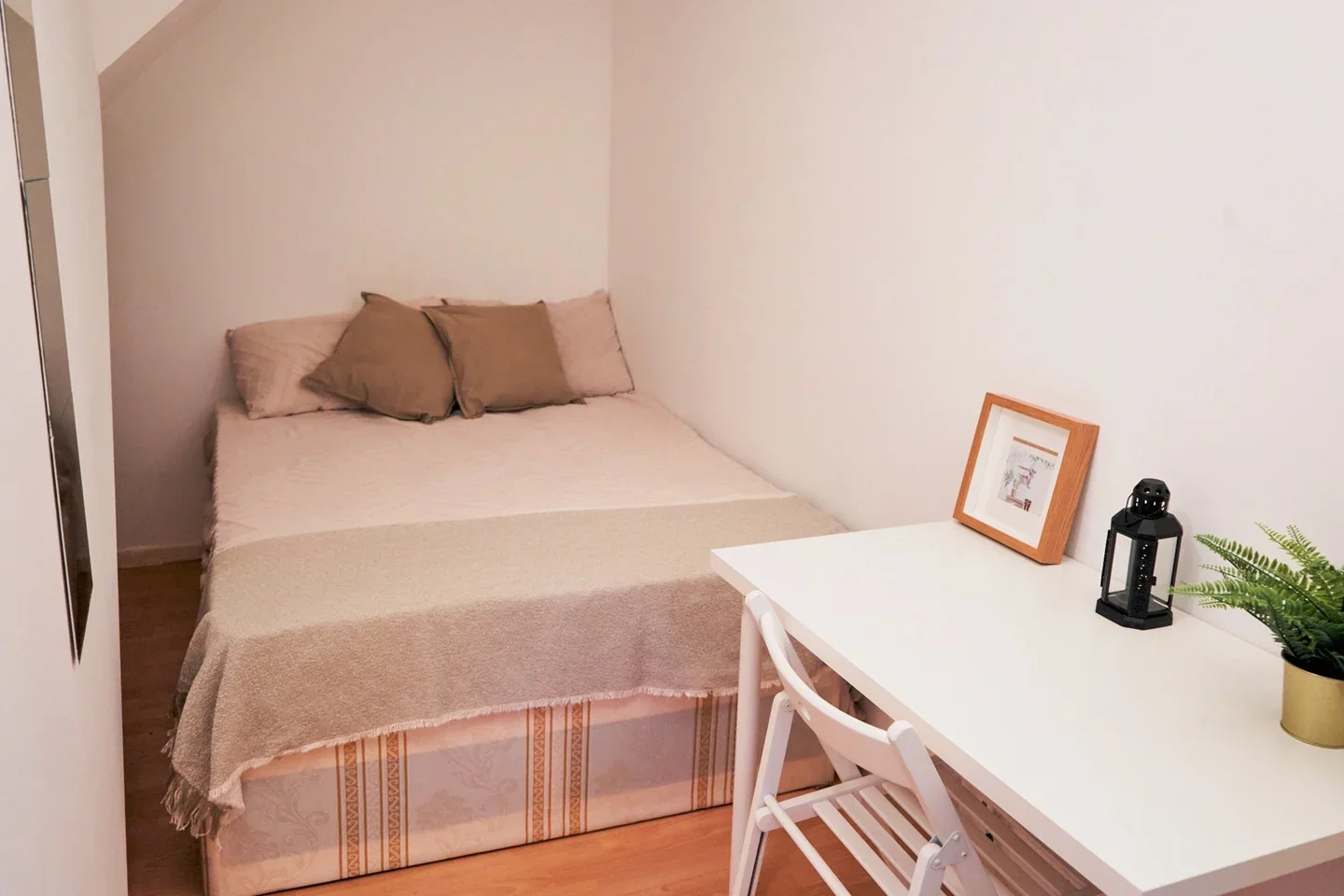 Room Manchester Drive in Greater London