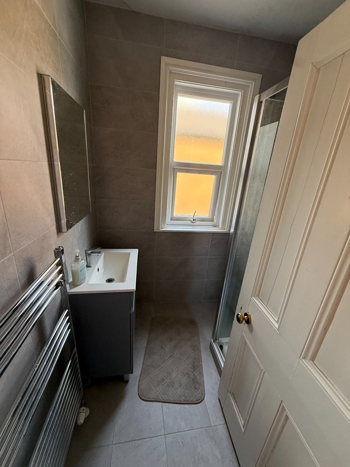 Room Ewell Road in Greater London