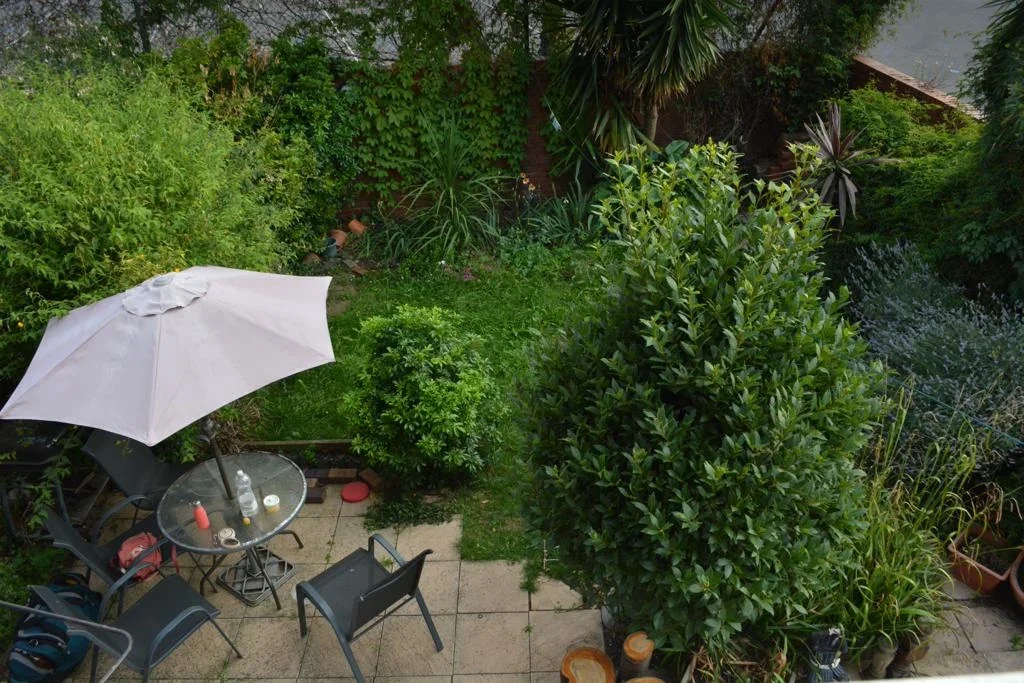 House Ivy Road in Greater London