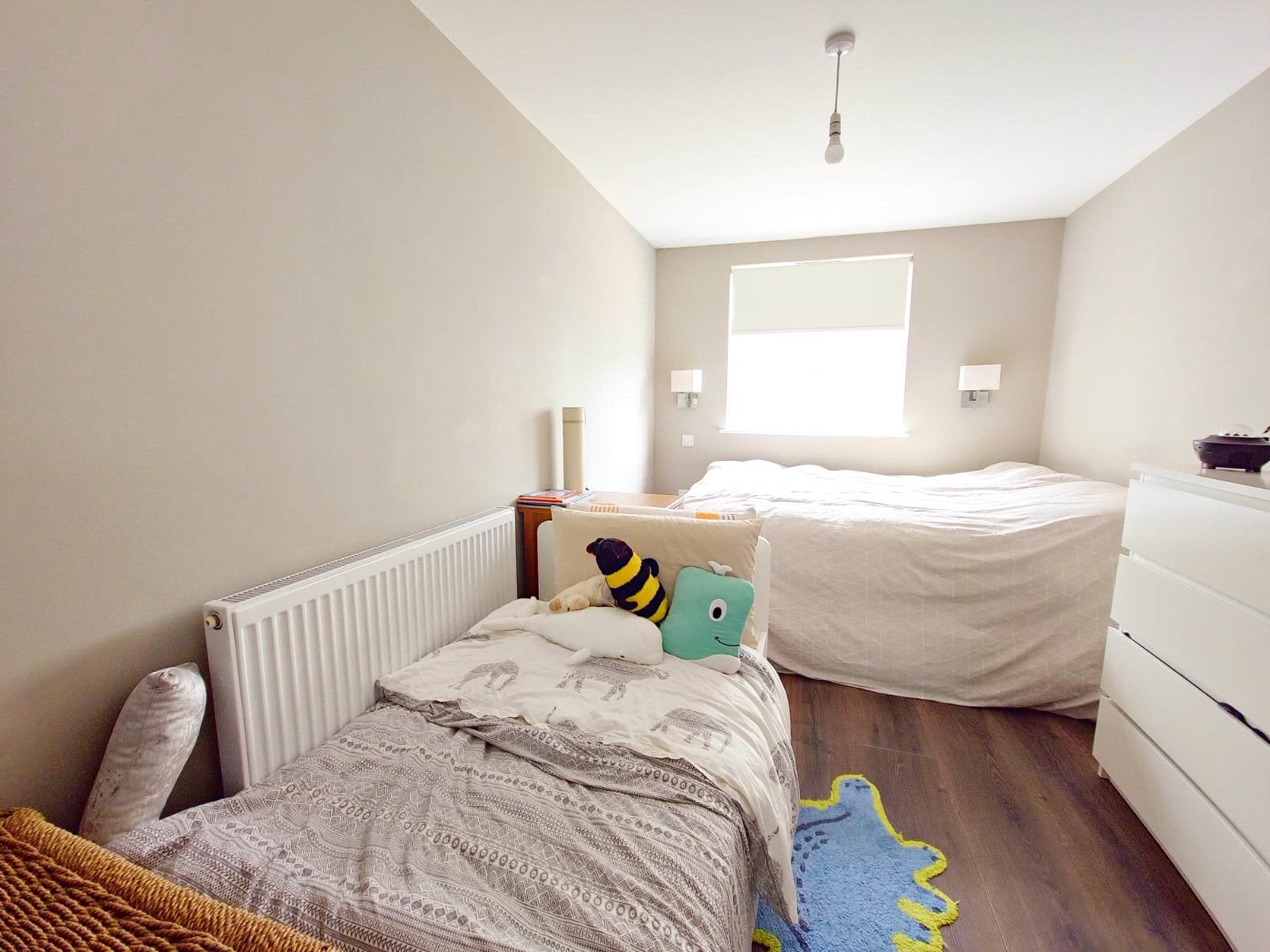 Flat Douglas Road in Greater London