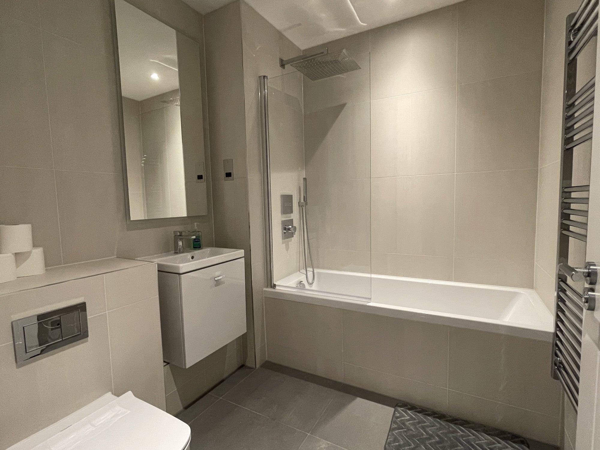 Flat Ufford Street in Greater London