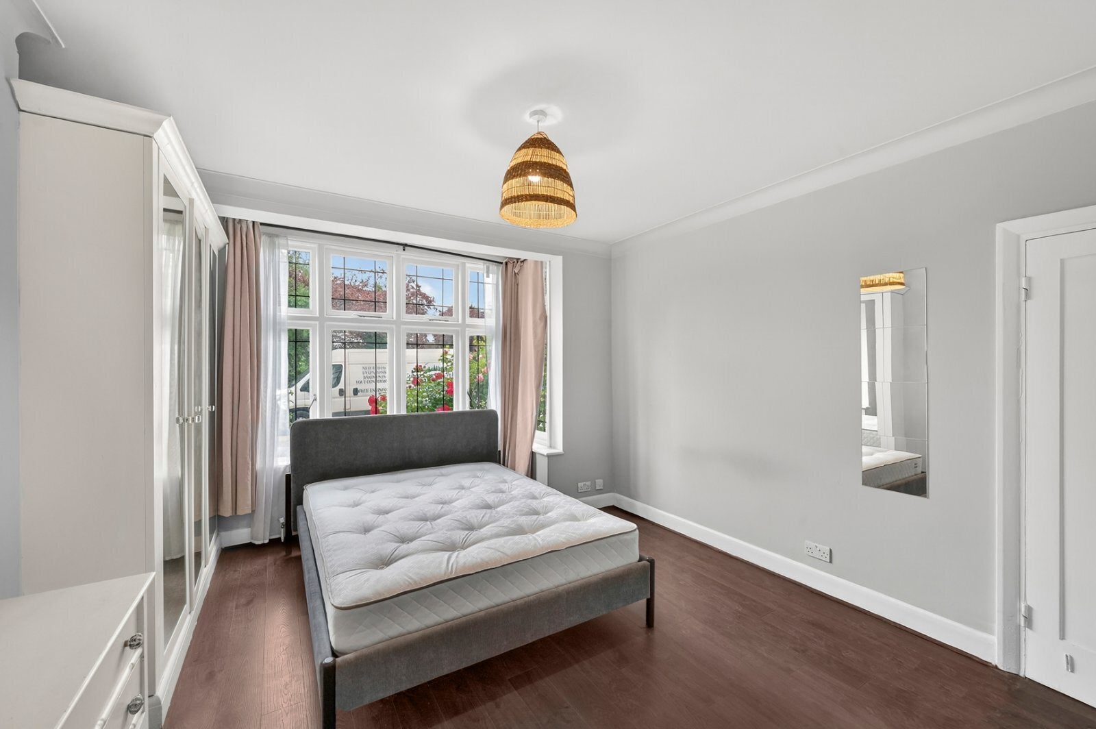 Flat Sutherland Grove in Greater London