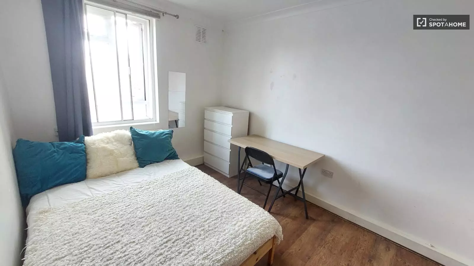 Flat Fulham Palace Road in Greater London
