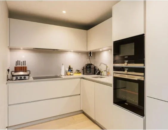 Flat Upper Richmond Road in Greater London
