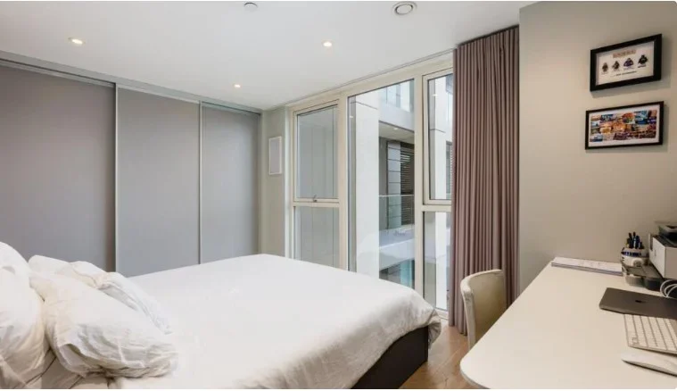 Flat Upper Richmond Road in Greater London