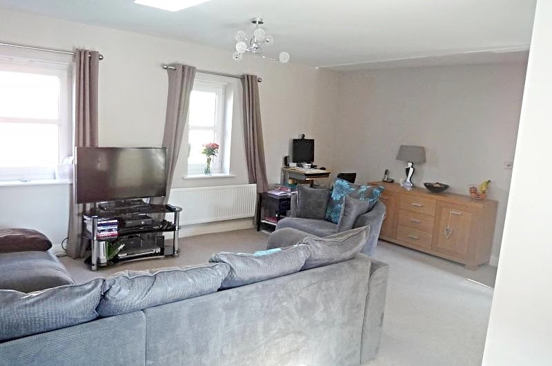 Flat School Close in High Wycombe