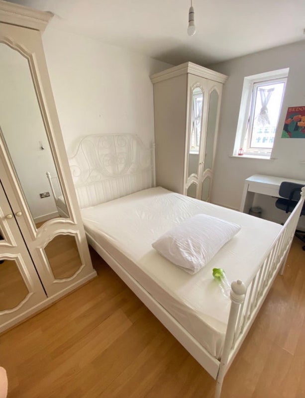 Room High Street in Greater London
