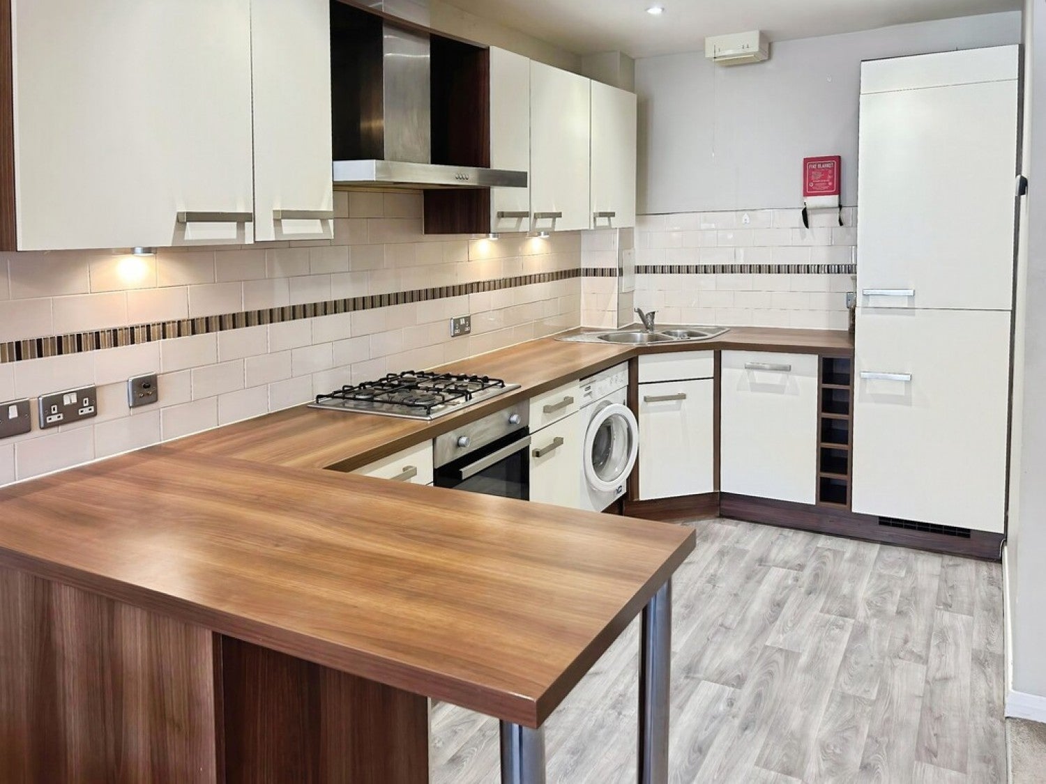 Flat Burdiehouse Square in City of Edinburgh