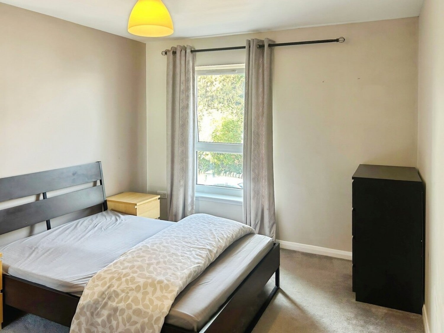 Flat Burdiehouse Square in City of Edinburgh