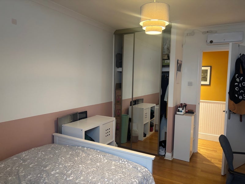 Room Bramlands Close in Greater London
