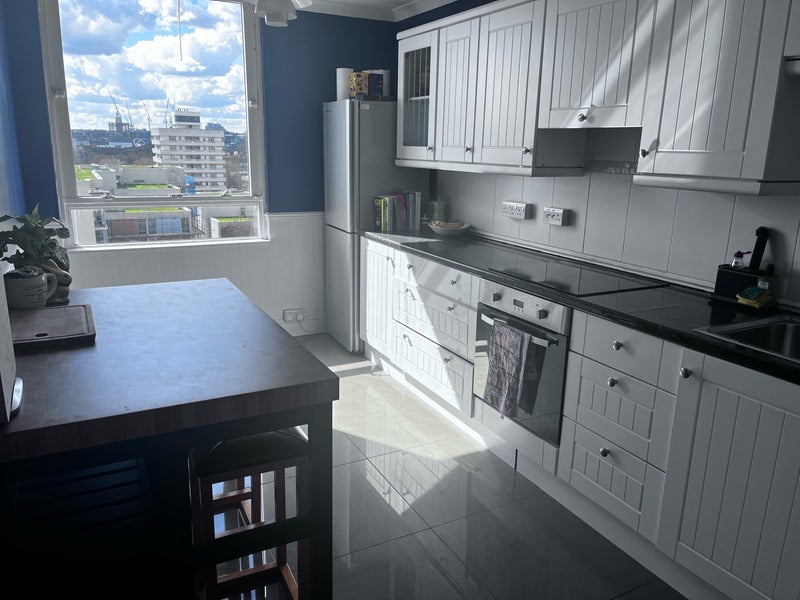 Room Bramlands Close in Greater London