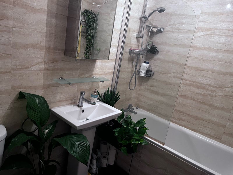 Room Bramlands Close in Greater London