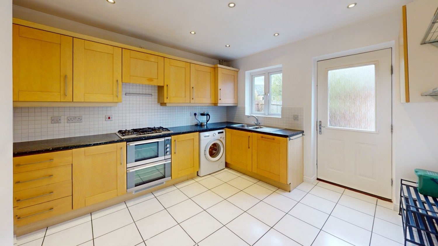 House Wayward Lad Close in Tewkesbury