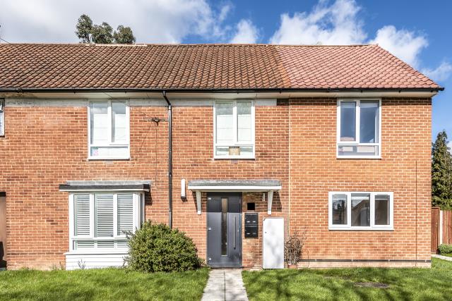 Flat Westbere Drive in London