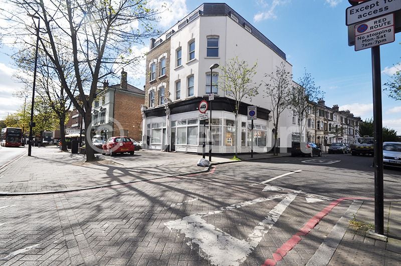 Flat Holloway Road in Greater London