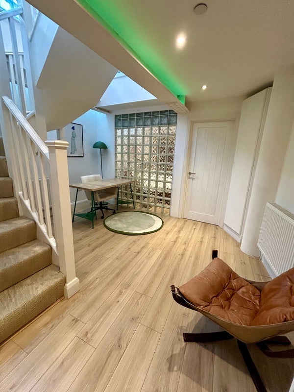 Room Crescent Lane in Greater London