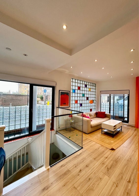 Room Crescent Lane in Greater London