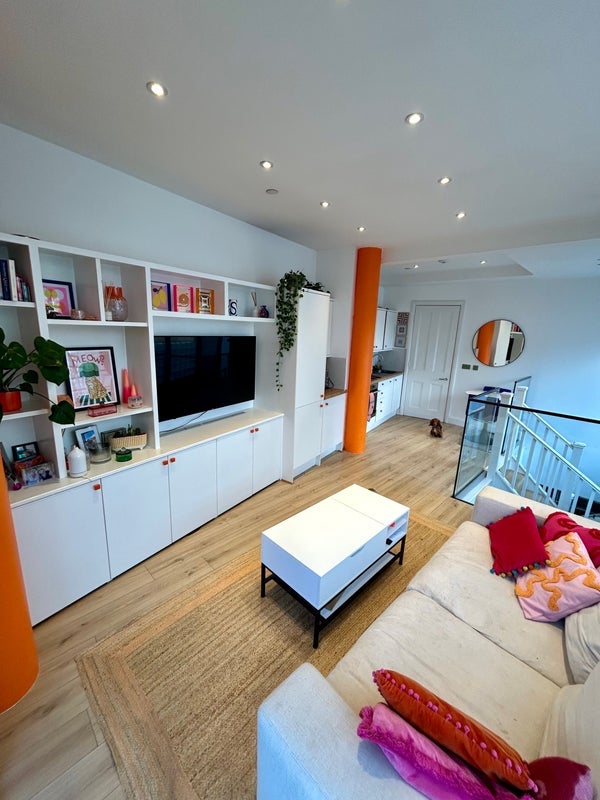 Room Crescent Lane in Greater London