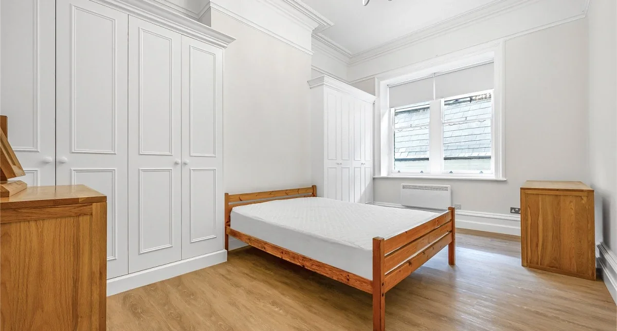 Flat Bedford Avenue in Greater London