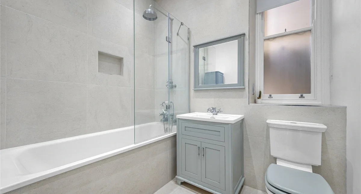 Flat Bedford Avenue in Greater London