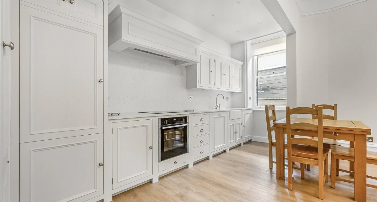 Flat Bedford Avenue in Greater London