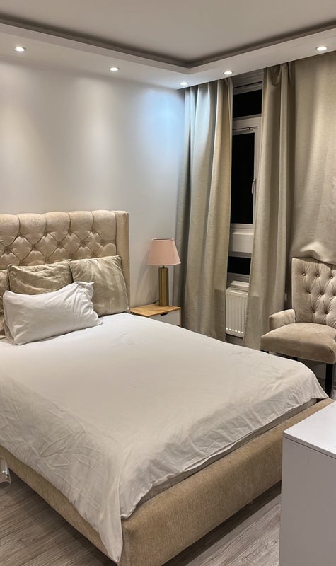 Room Ravenscroft Street in Greater London