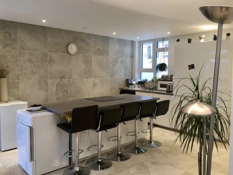 Room Ravenscroft Street in Greater London