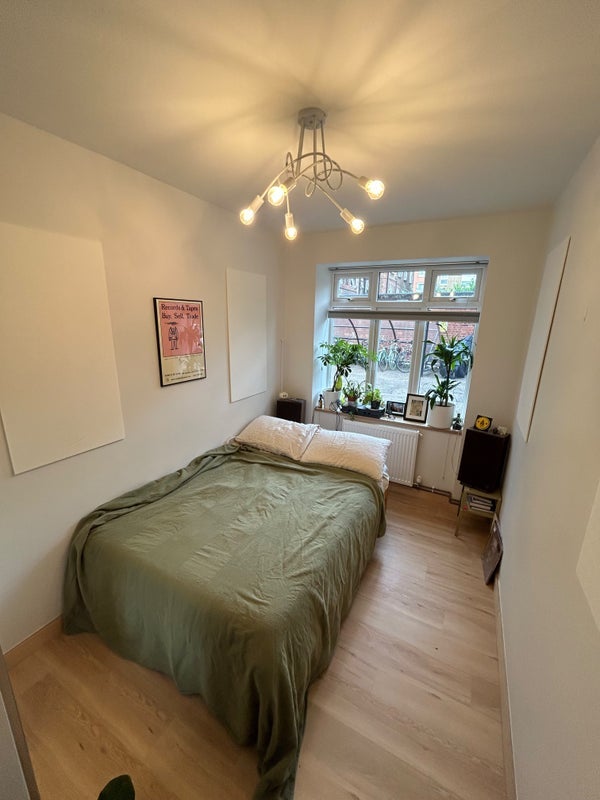 Room Tudor Grove in Greater London