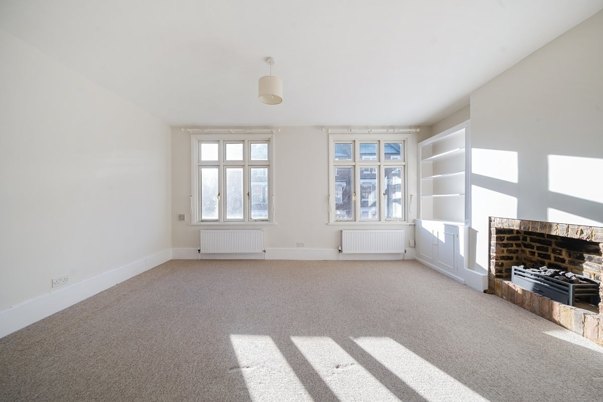 Flat Agincourt Road in Greater London