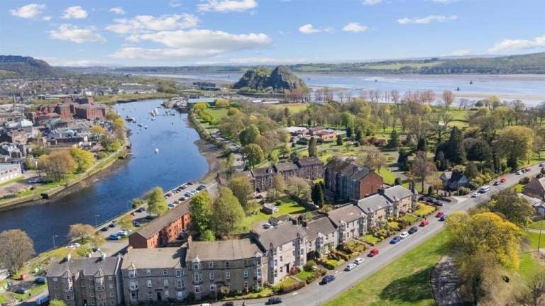 Flat Clydeshore Road in Dumbarton