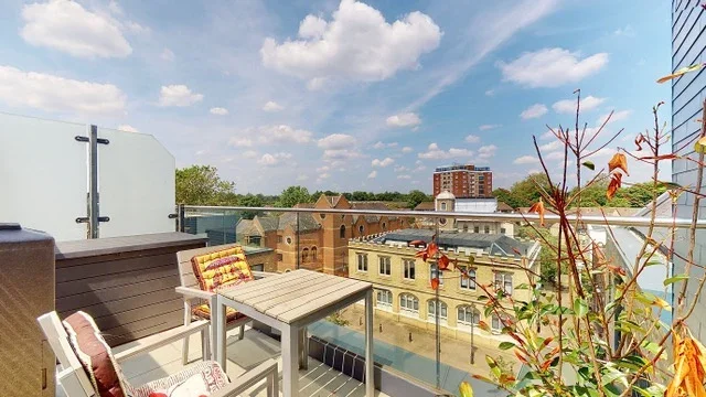 Flat Swan Street in Greater London