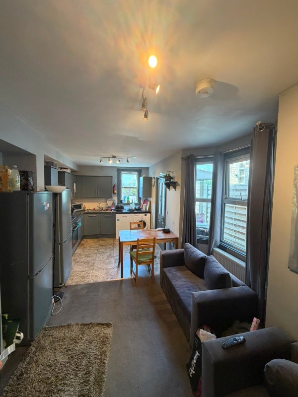 Room Alloa Road in Greater London
