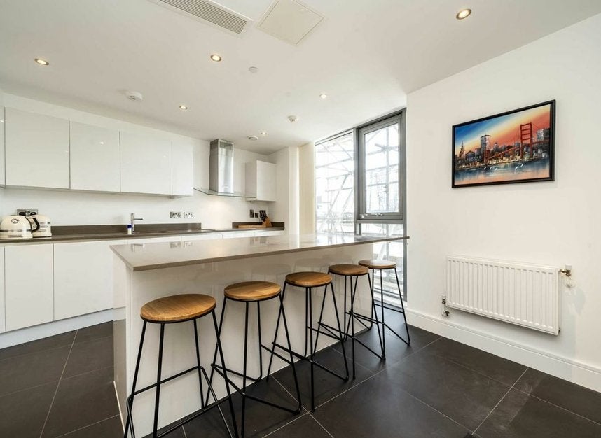 Flat Uxbridge Road in Greater London