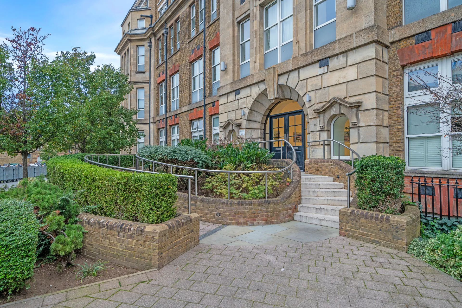 Flat Carriage Street in Greater London